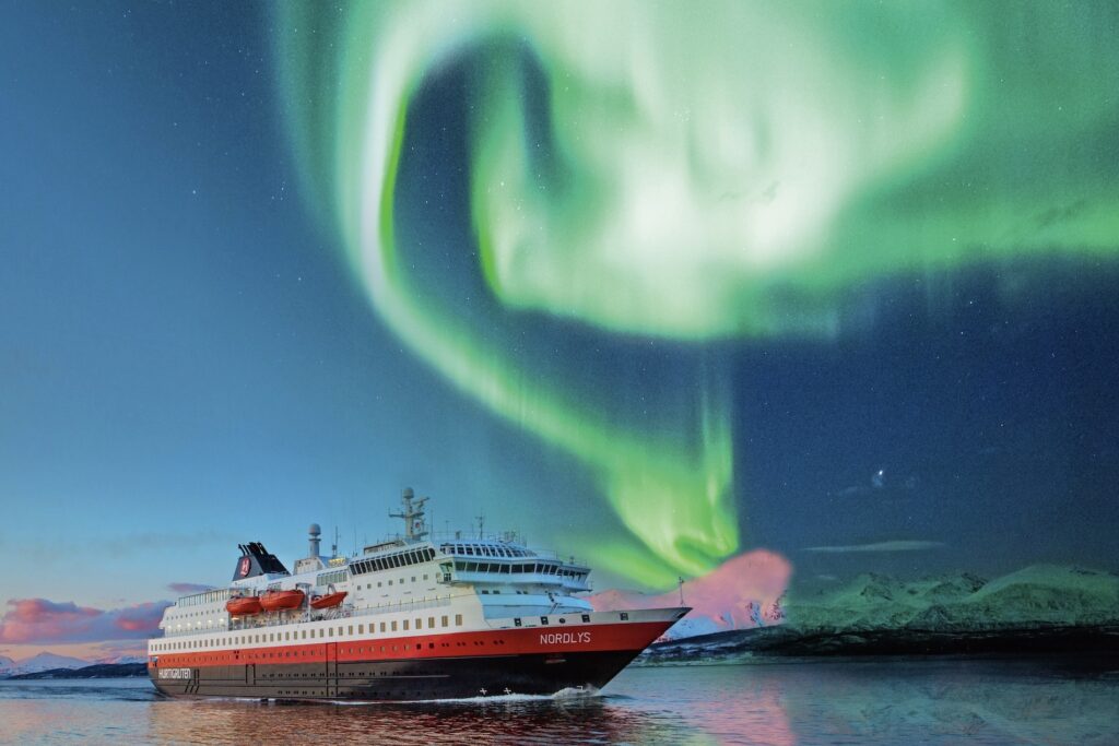 自然の絶景、紅葉、オーロラ