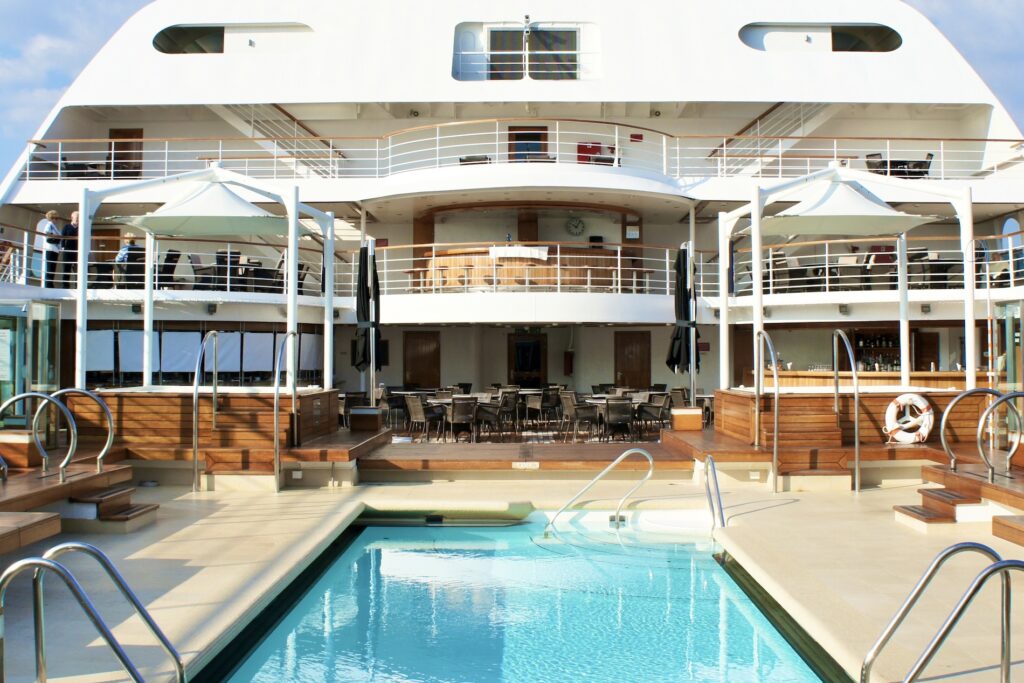 世界最高峰の船で落ち着いた大人旅