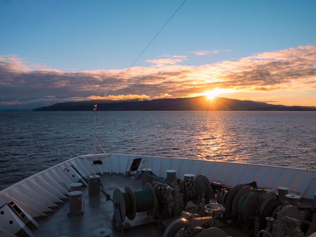 大海原を美しく照らす「サンセット」