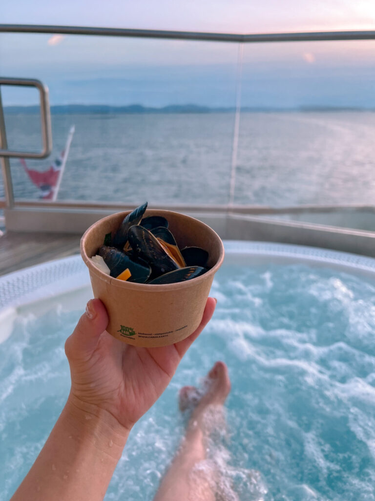 まるで"絶景温泉"の「ジャグジー」