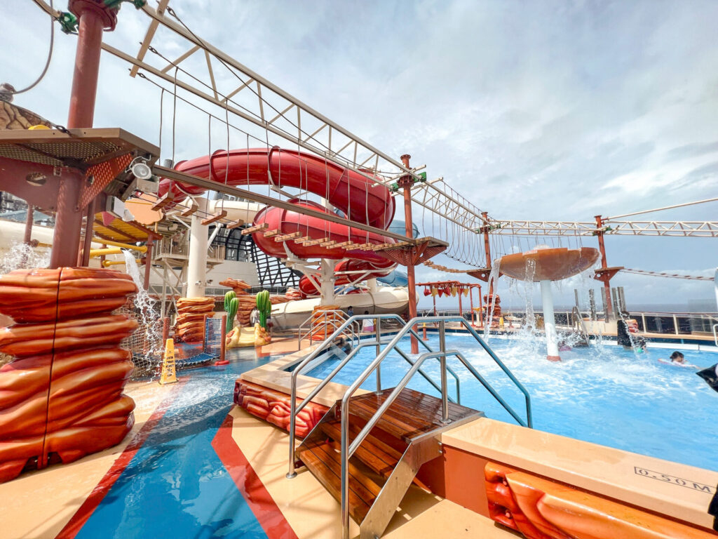 MSCベリッシマのプール